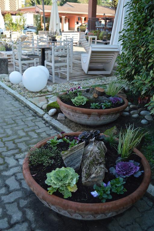 Hotel Le Vigne Di Corvino Casteggio Eksteriør billede
