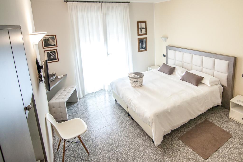 Hotel Le Vigne Di Corvino Casteggio Eksteriør billede