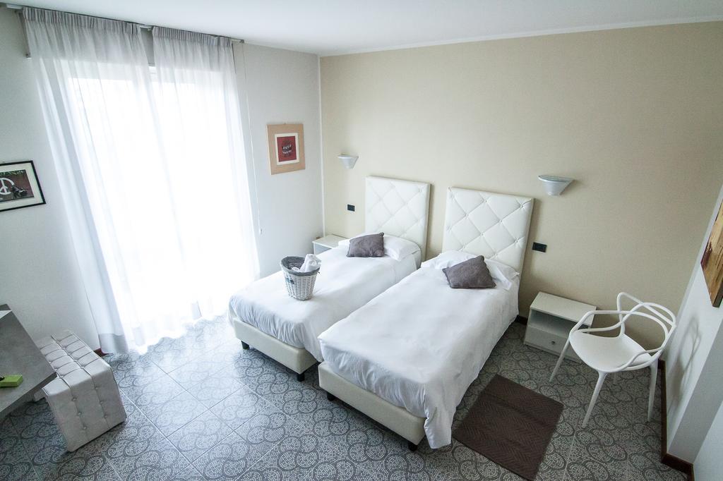 Hotel Le Vigne Di Corvino Casteggio Eksteriør billede