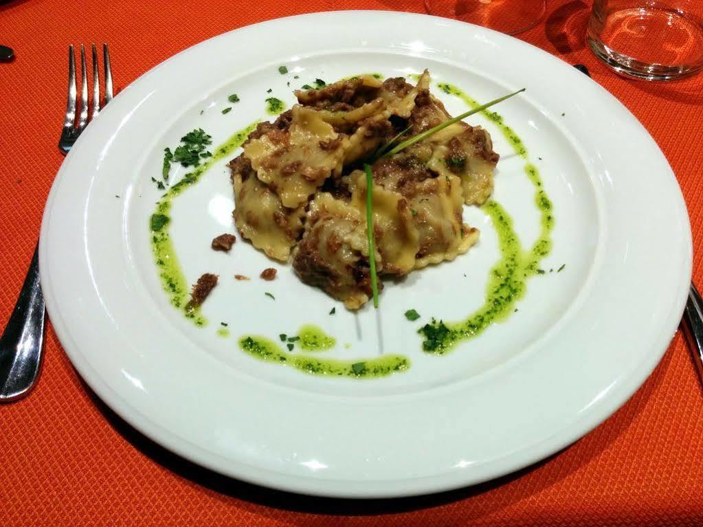 Hotel Le Vigne Di Corvino Casteggio Eksteriør billede