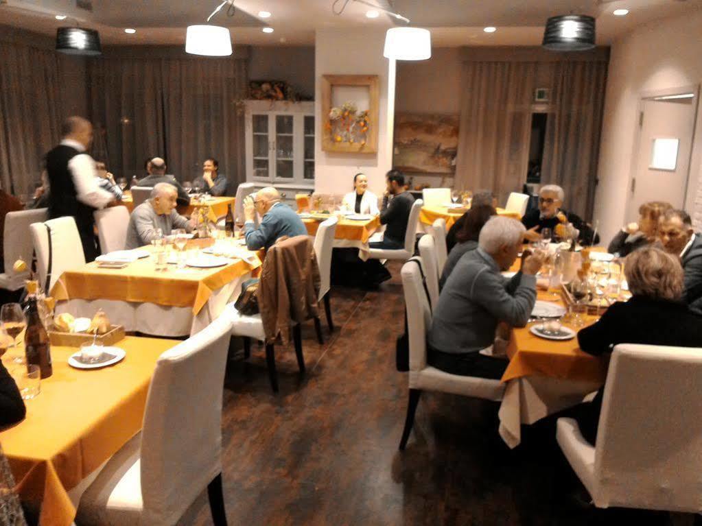 Hotel Le Vigne Di Corvino Casteggio Eksteriør billede