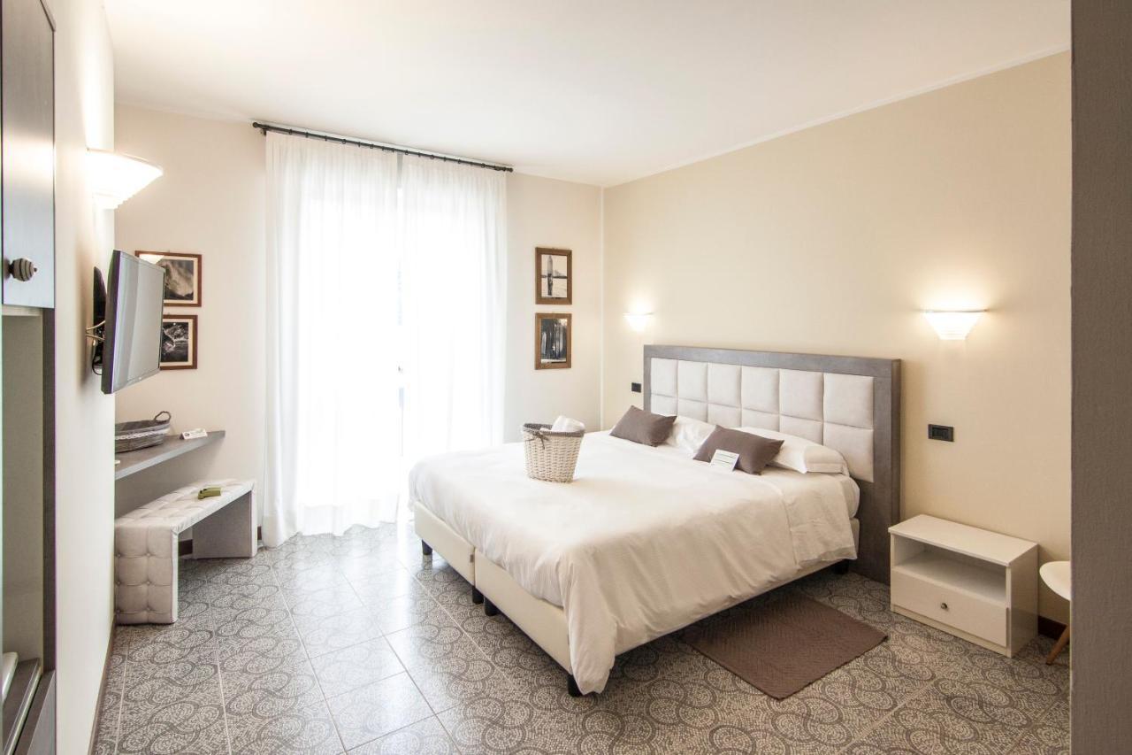 Hotel Le Vigne Di Corvino Casteggio Eksteriør billede